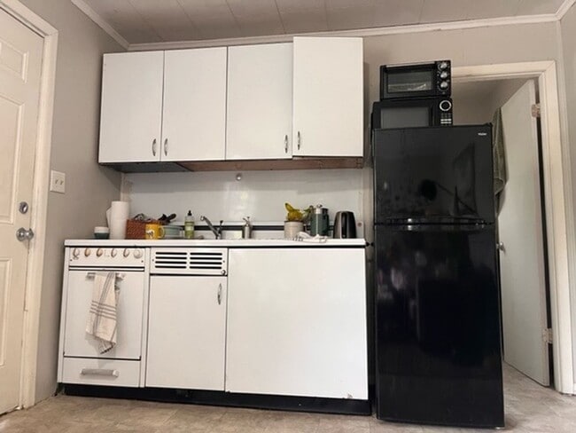 Building Photo - DOWNTOWN 1BR /1BA
