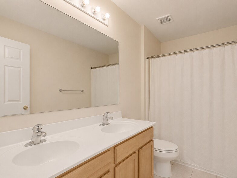 Building Photo - 3371 Hickory Leaf Ct