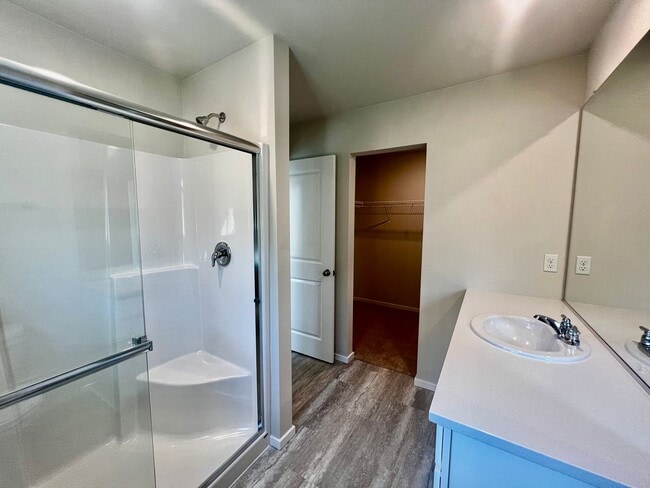 Building Photo - Free rent offered Beautiful New Smart Home...