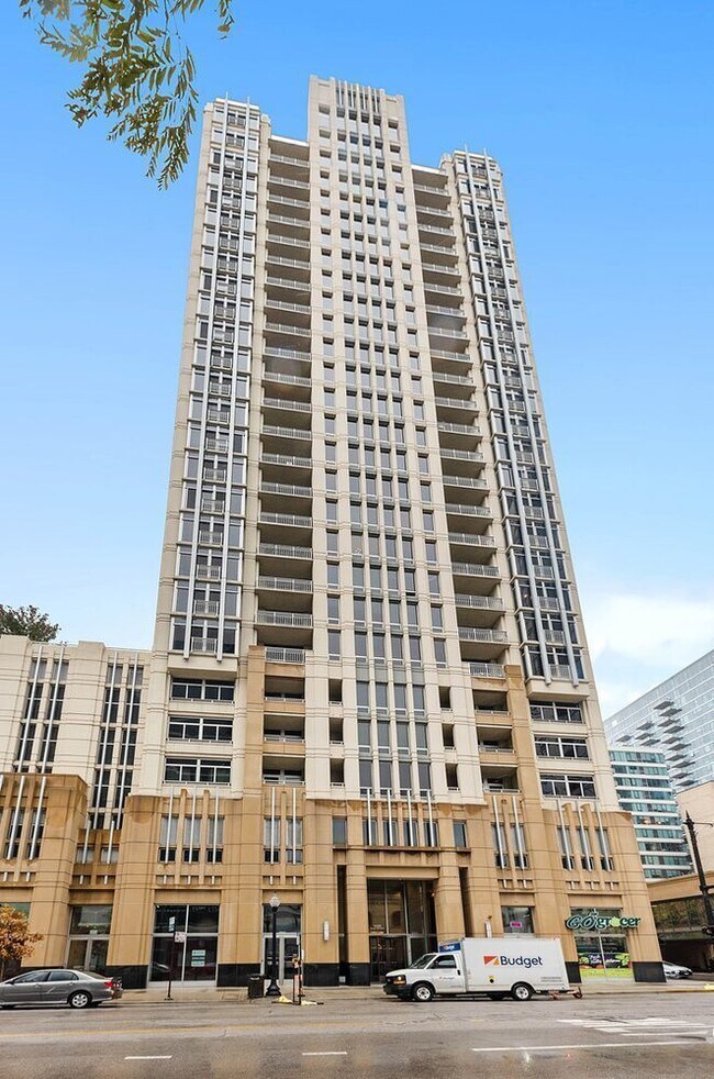 Primary Photo - 1400 S Michigan Ave