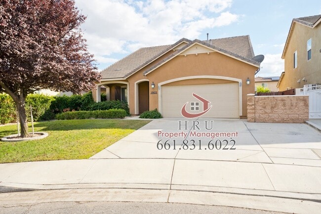 Building Photo - Stunning 4-bedroom, 3-bathroom home