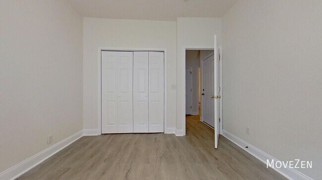 Building Photo - 4705 Pineview Dr