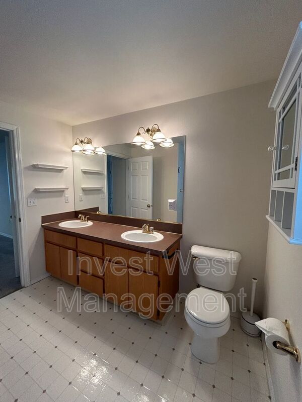 Building Photo - 4015 SE 170th Ct