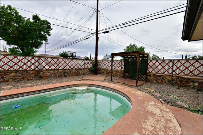 Building Photo - 10565 Murphy St