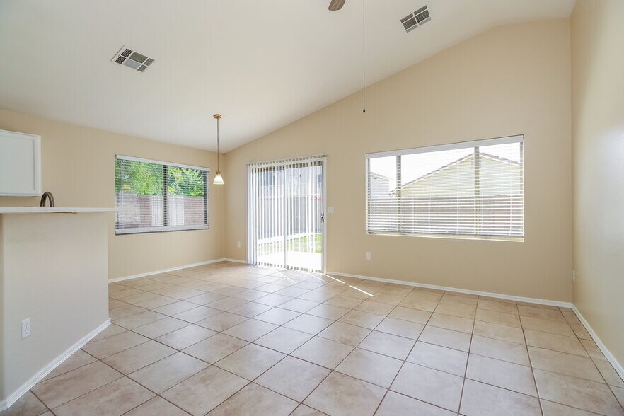 Building Photo - 495 W Scott Ave