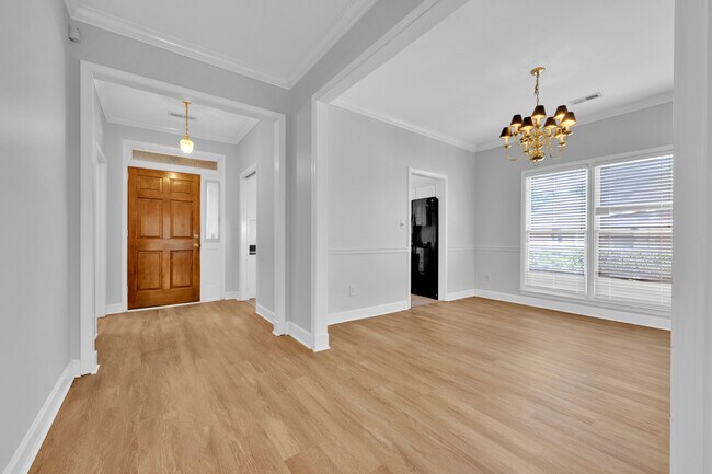 Building Photo - 310 Willow Crest Ln