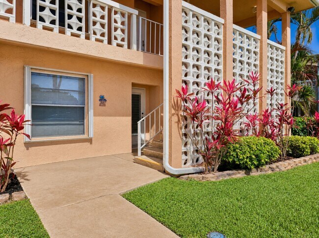 Building Photo - 1440 NW 20th Ave