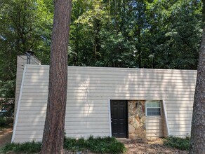 Building Photo - 240 Rustwood Dr