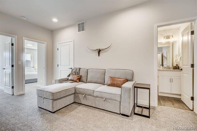 Building Photo - 2220 E La Salle St