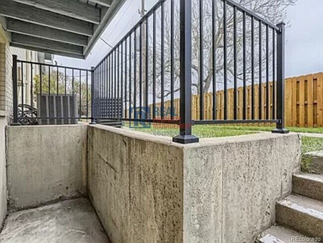 Building Photo - 9110 E Girard Ave