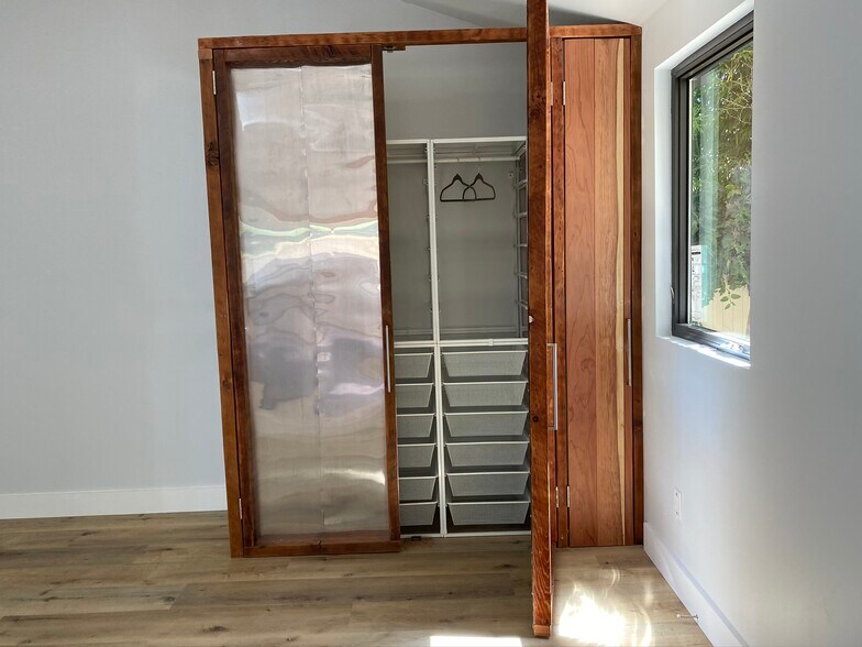 Bedroom custom-build wardrobe - 3605 Helms Ave