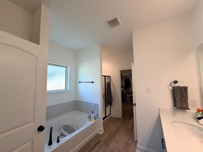 Building Photo - New Neighborhood.. Close to Barksdale Air Force Base..