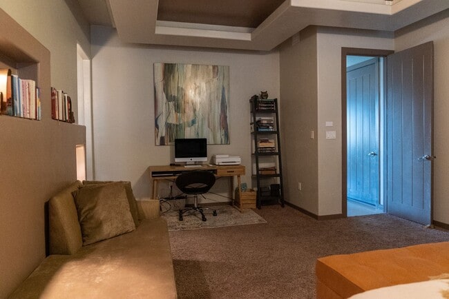 Building Photo - Stunning 4 bedroom, 2,5 bath home in West ...