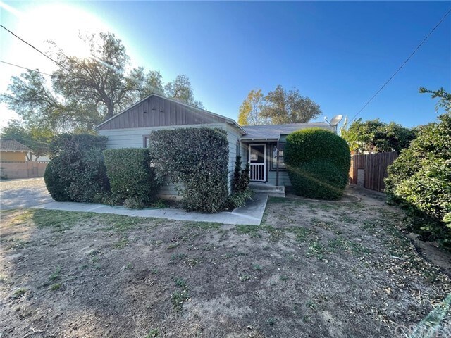 Primary Photo - 2626 N Grand Ave