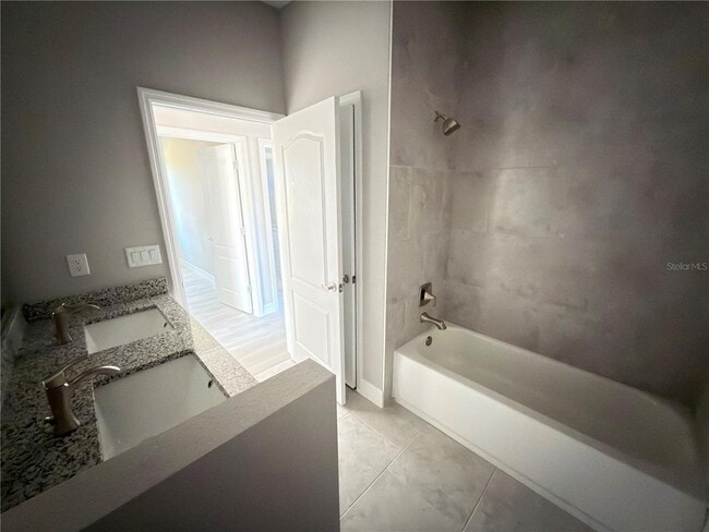 Building Photo - 5048 San Ignacio Dr