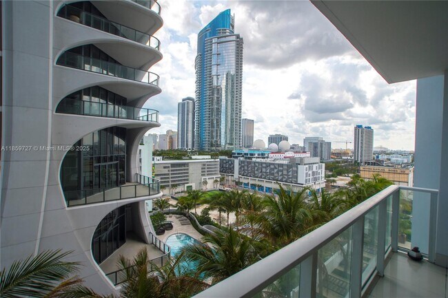 Building Photo - 1040 Biscayne Blvd