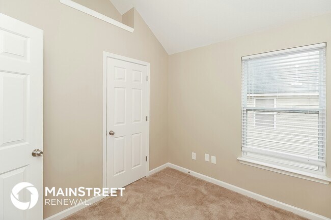 Building Photo - 5888 Bluegrass View