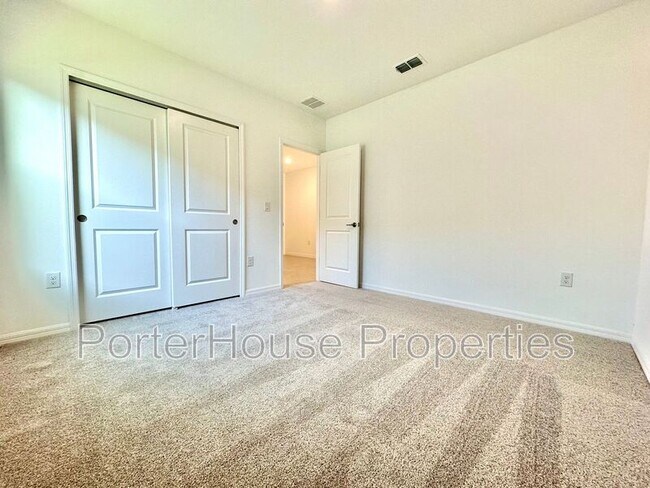 Building Photo - 4847 Sunflower St
