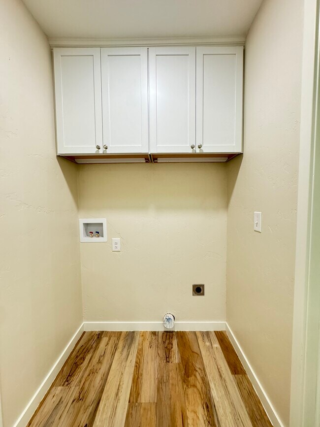 Building Photo - 1442 E Broadway St