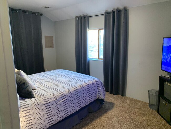 Building Photo - 2025 9th Ave