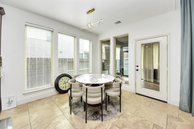 Building Photo - 2810 Auburn Glade Ct