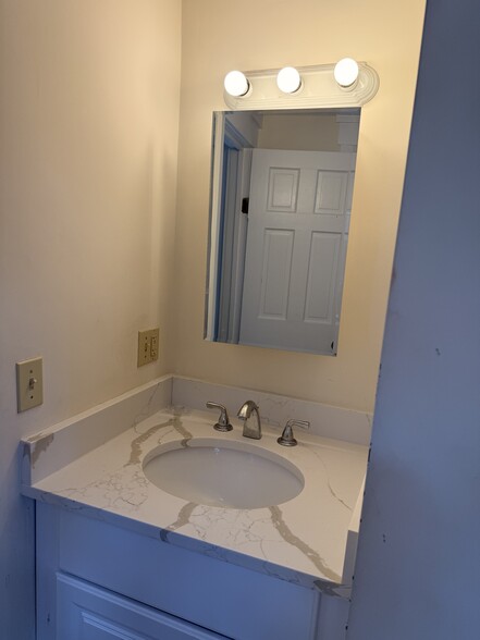 Building Photo - 84 Broad St