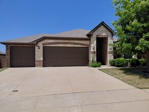 Building Photo - 4/2/3 located within 3 miles of Weatherford High School