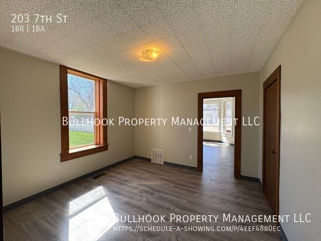 Building Photo - 203 7th St