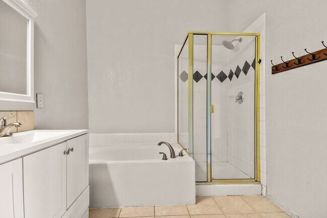 Building Photo - 1075 Wood Stream Dr