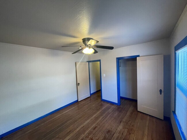 Building Photo - MASSIVE and Recently Renovated 3 Bed 2 Bath Home With Extra 1 Bed/Half Bath Bonus Cottage!