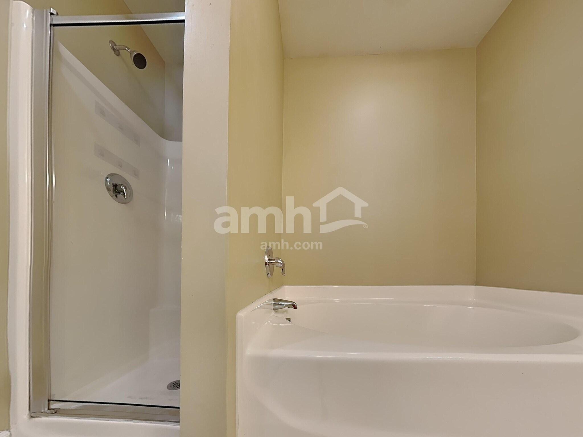 Building Photo - 1528 Pebble Ridge Dr