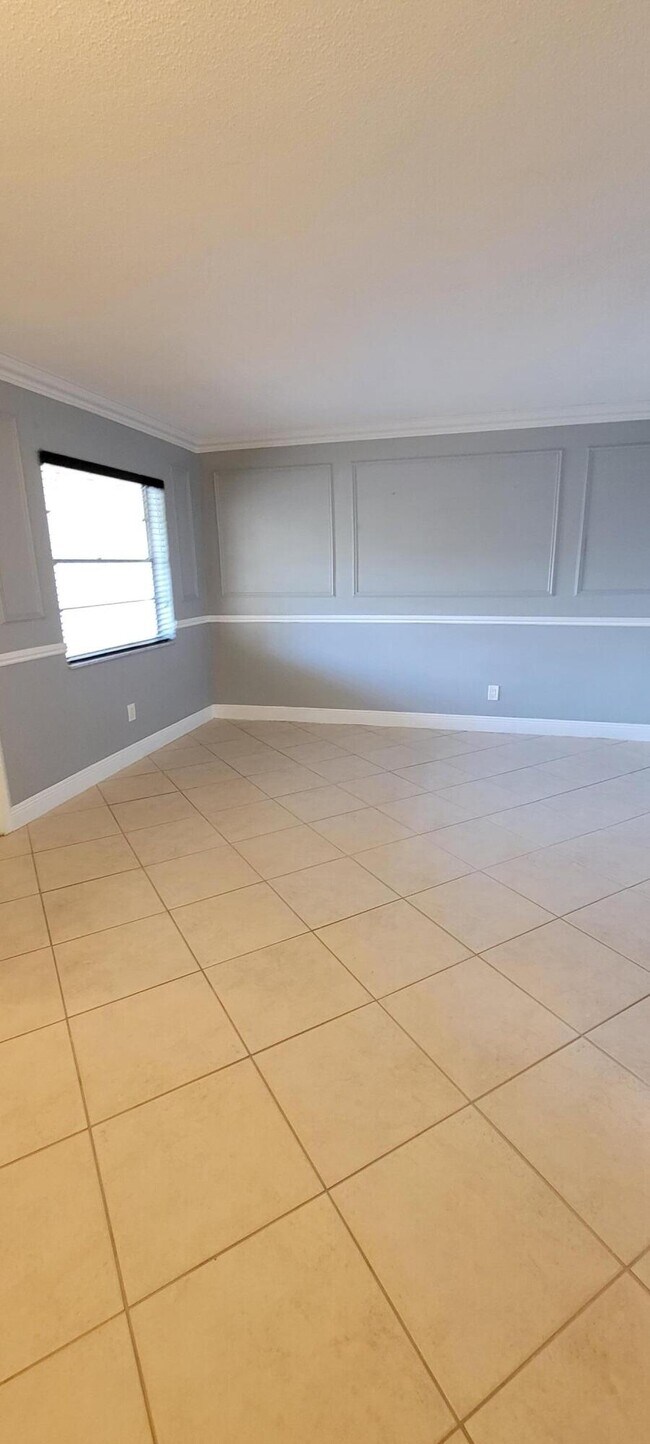 Building Photo - 421 NE 1st St