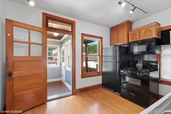Building Photo - 6017 N Austin Ave