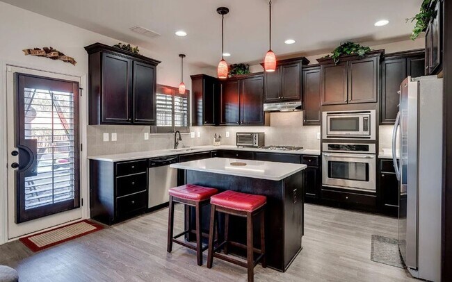 Building Photo - 405 Equinox Loop