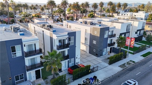 Building Photo - 2725 S La Brea Ave