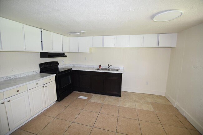 Building Photo - 5101 N Kaliga Dr