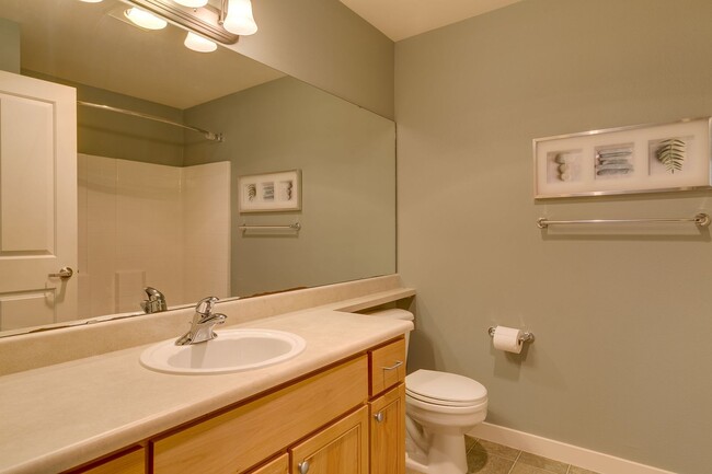 Building Photo - Spacious 2 bedroom Condo in Downtown Redmond