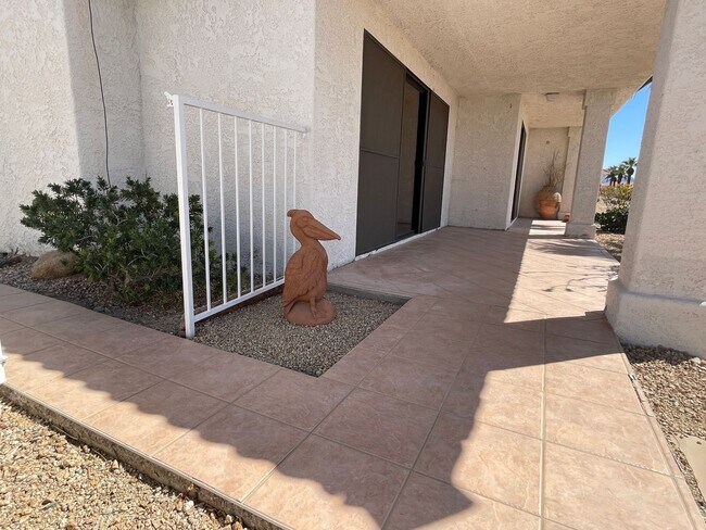 Building Photo - Desirable Windsor Beach Condo! Unfurnished...