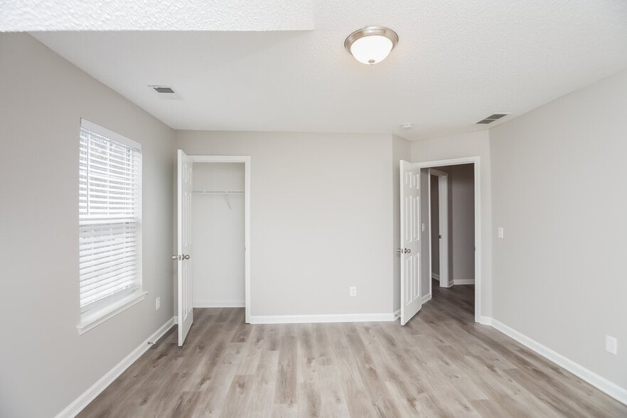 Building Photo - 4040 Brookfield Way