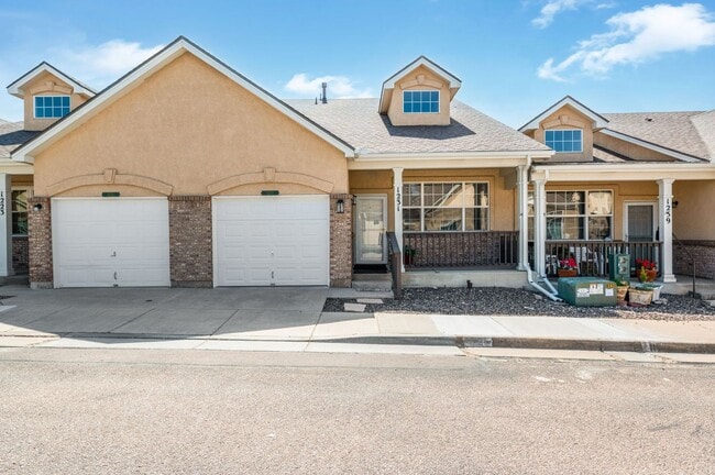 Building Photo - Relaxing townhome in Monument Villas