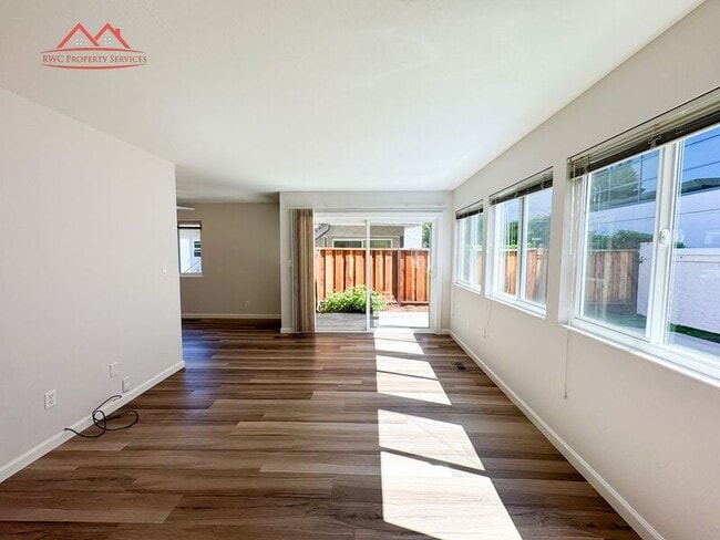 Building Photo - 411 College Ave