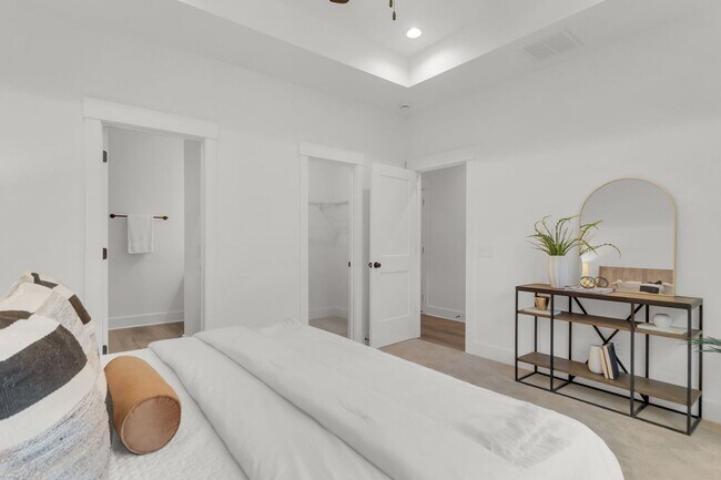 Building Photo - 2304 Delano St