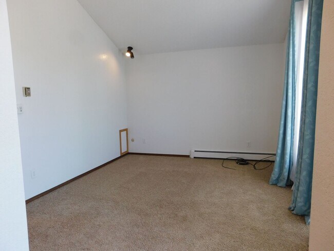 Building Photo - 2422 1/2 Hidden Valley Drive