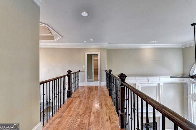 Building Photo - 8920 Doral Dr