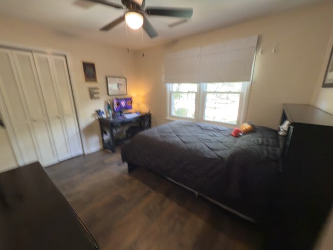Building Photo - 989 Colonial Dr