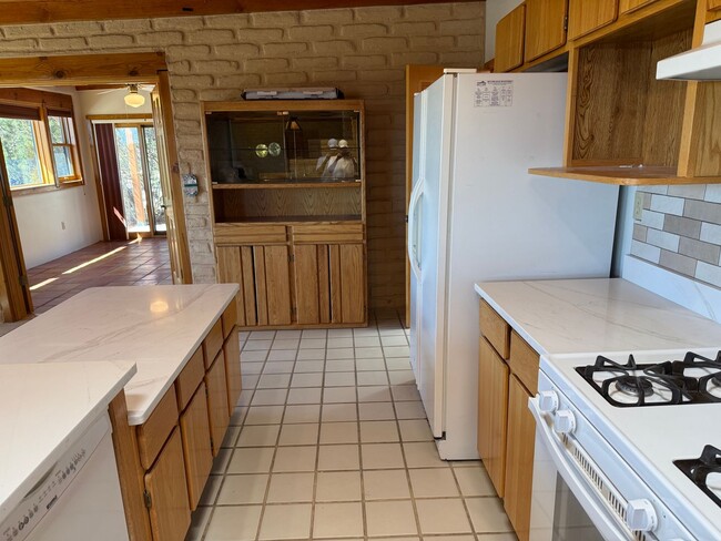 Building Photo - 5 Oriente Ct