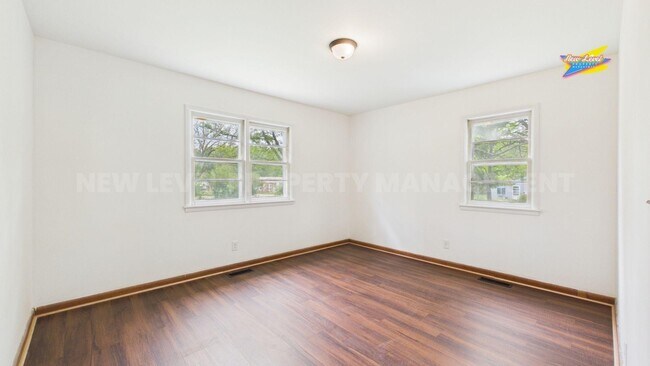 Building Photo - 4704 SW 101st Terrace