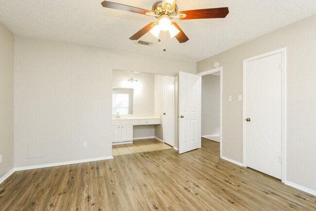 Building Photo - 4703 Lost Lake Ln