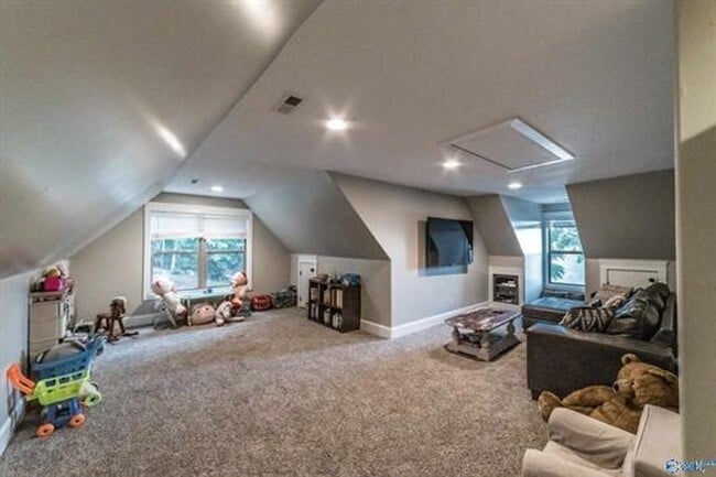 Building Photo - 1716 NE Wellman Ave