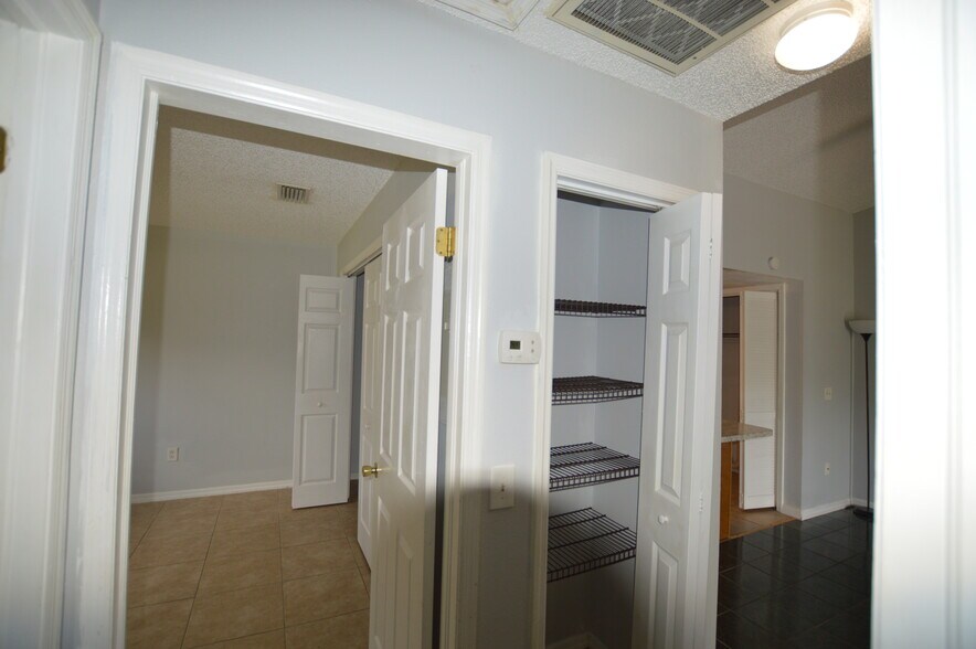 Building Photo - 7947 Pinehurst Dr